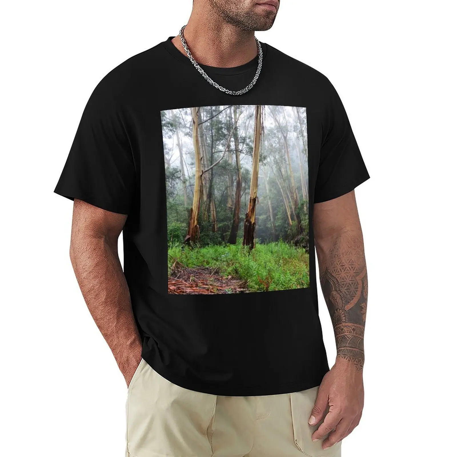 Stringy Bark in the Mist - Mt Wilson NSW Australia Camiseta informal para trabajo y uso diario