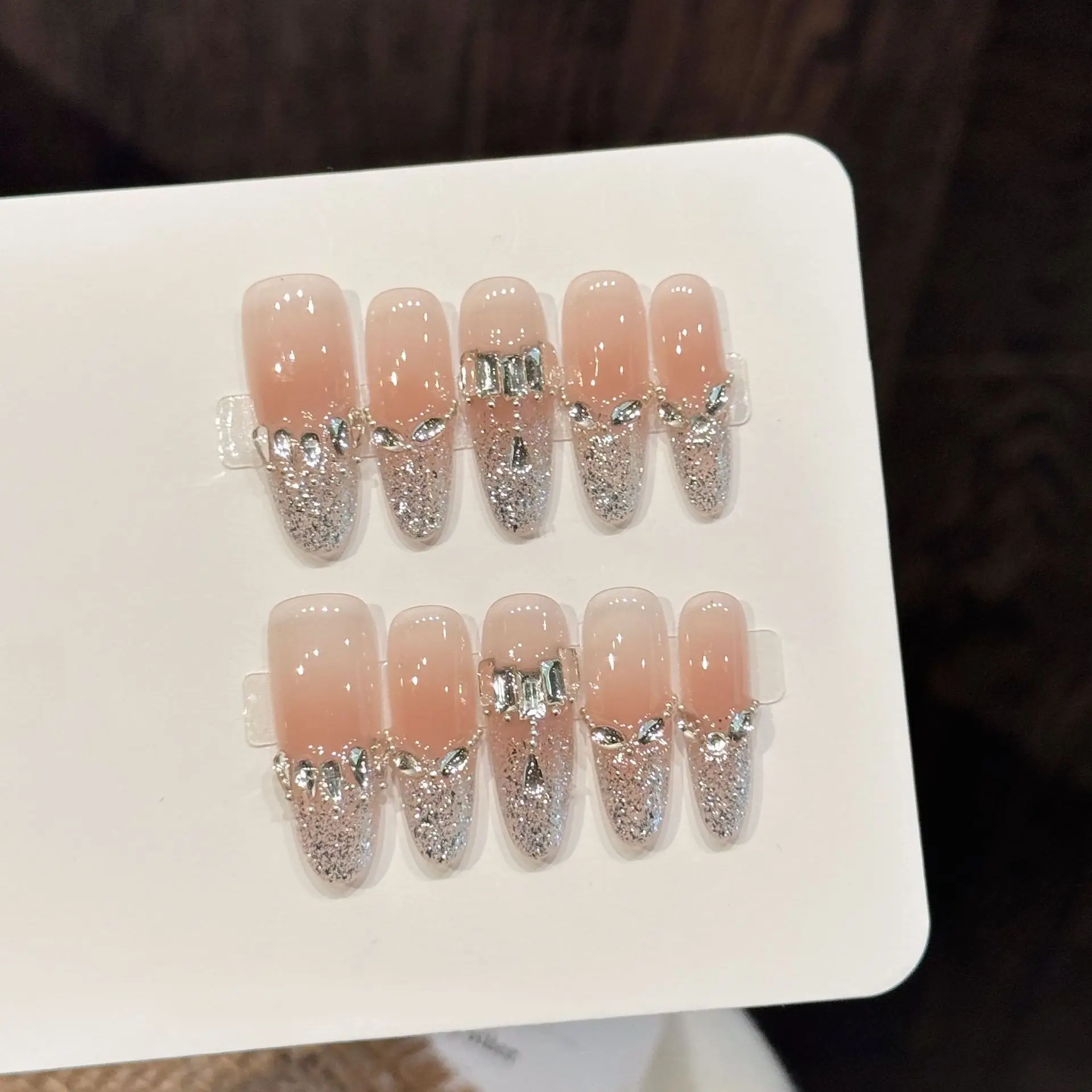 

10pcsLight Luxury Handmade Long Oval Press On Nails Nude Pink Shiny Glitter Rhinestone Design Fake Nails Wearable Nails Art Girl
