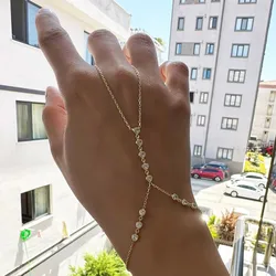 Sparkly Crystal Heart Finger Bracelet Chain Women Wedding Jewelry 2024 Stylish Statement Rhinestone Hnad Accessories Gifts