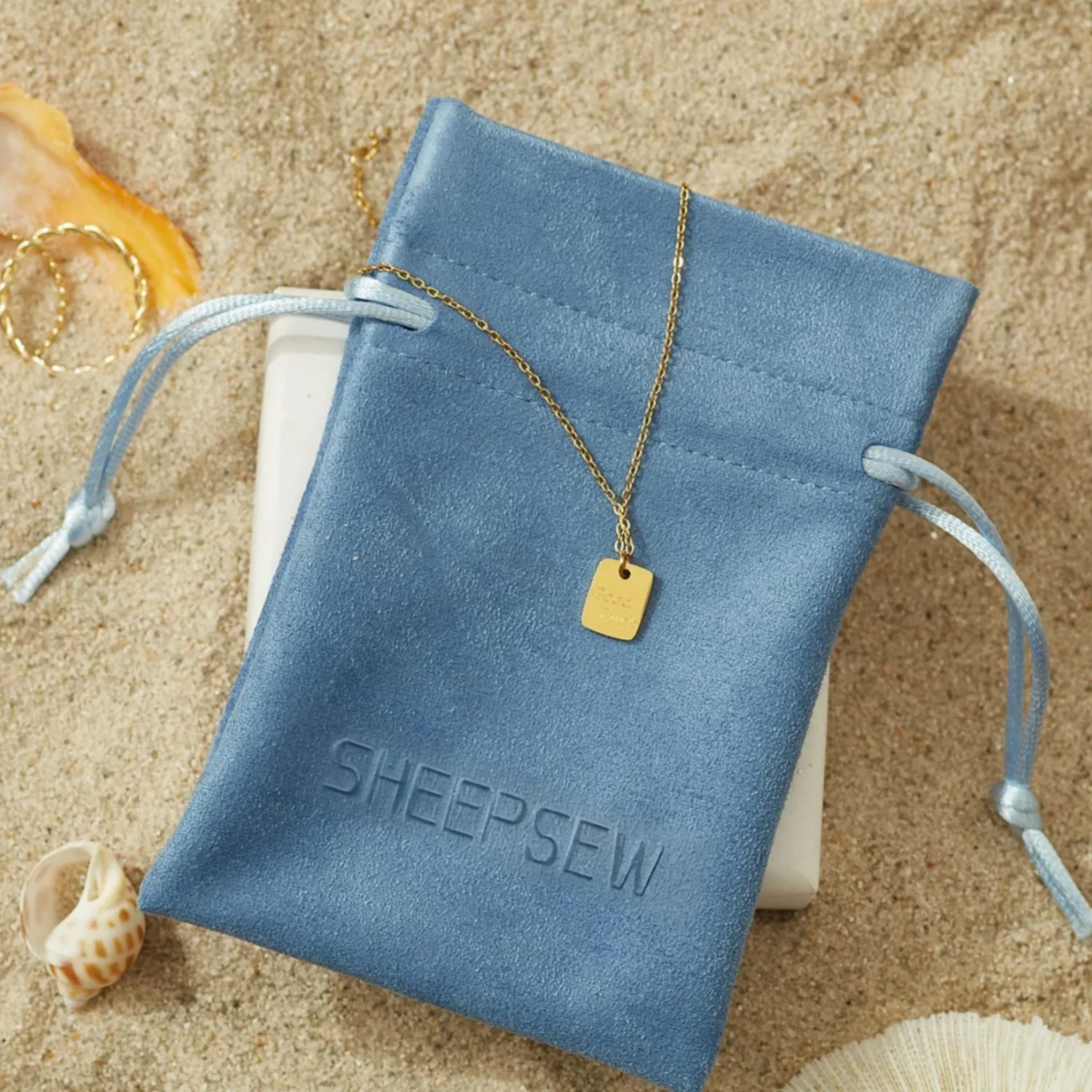 

Персонализированная фиолетовая шкатулка для драгоценностей из 20 шт. с мешочком из микрофибры: набор упаковки с логотипом