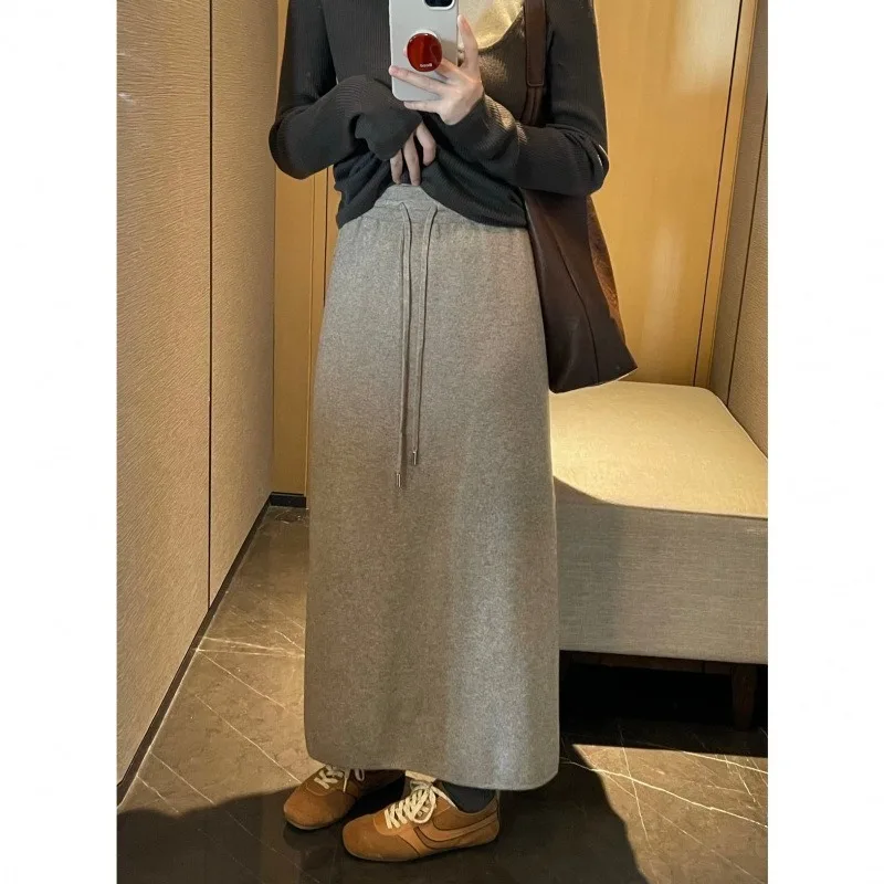 Jupe tricotée amincissante, Simple et polyvalente, taille élastique, cordon de serrage, Tube droit, fente, taille haute, automne et hiver 2025