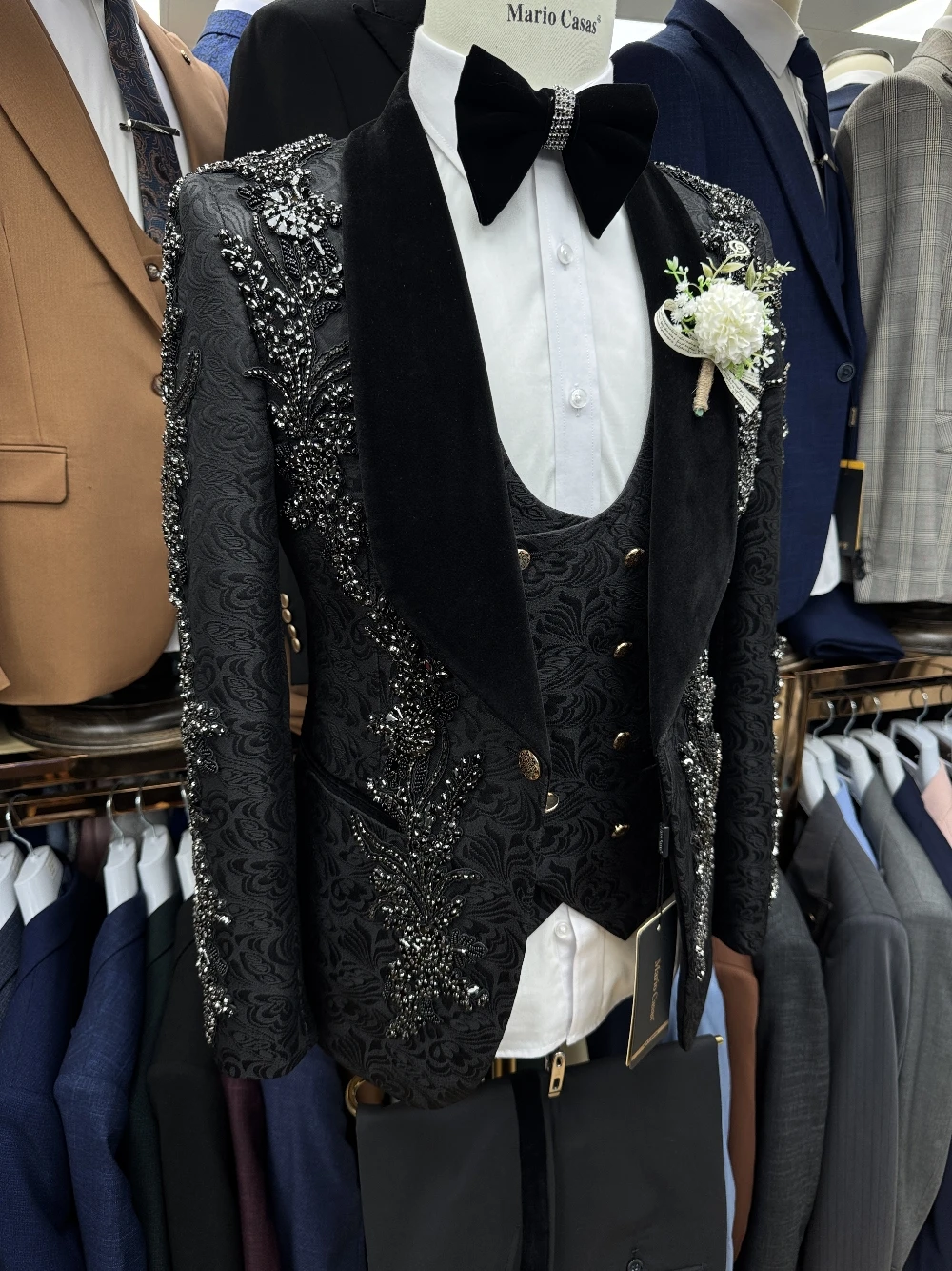 Unique Jacquard Beaded Tuxedo Chic Velvet Collar Luxurious Men's Suit Three Pieces Dancing Set Fashionable Shawl Lapel For Groom