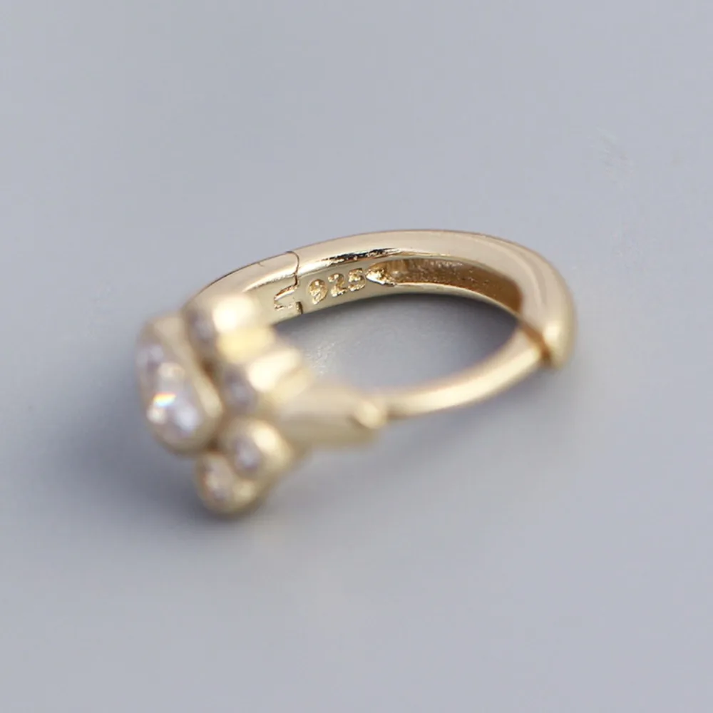 

Милые серьги с принтом лапы кошки и кошки, пряжка для ушей S925, серебряные серьги с бриллиантами и принтом лапы, серьги