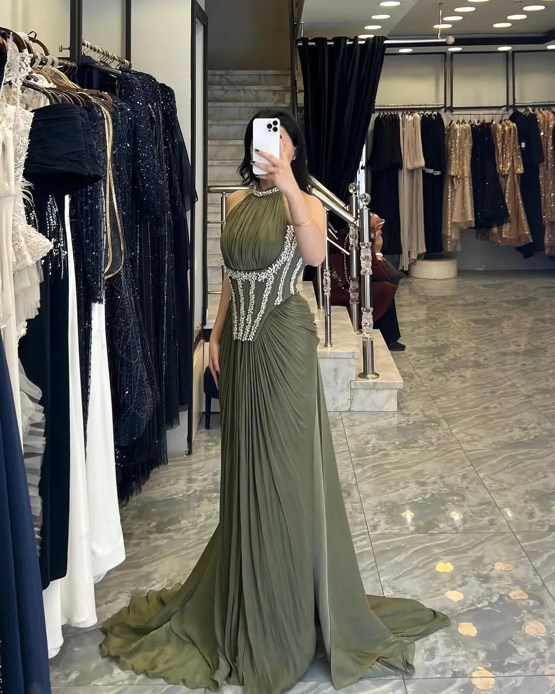 فستان سهرة طويل بحورية البحر باللون الأخضر العسكري من Eightale 2025 لحفلات الزفاف الرسمية برقبة رسن للحفلات الراقصة في دبي #4