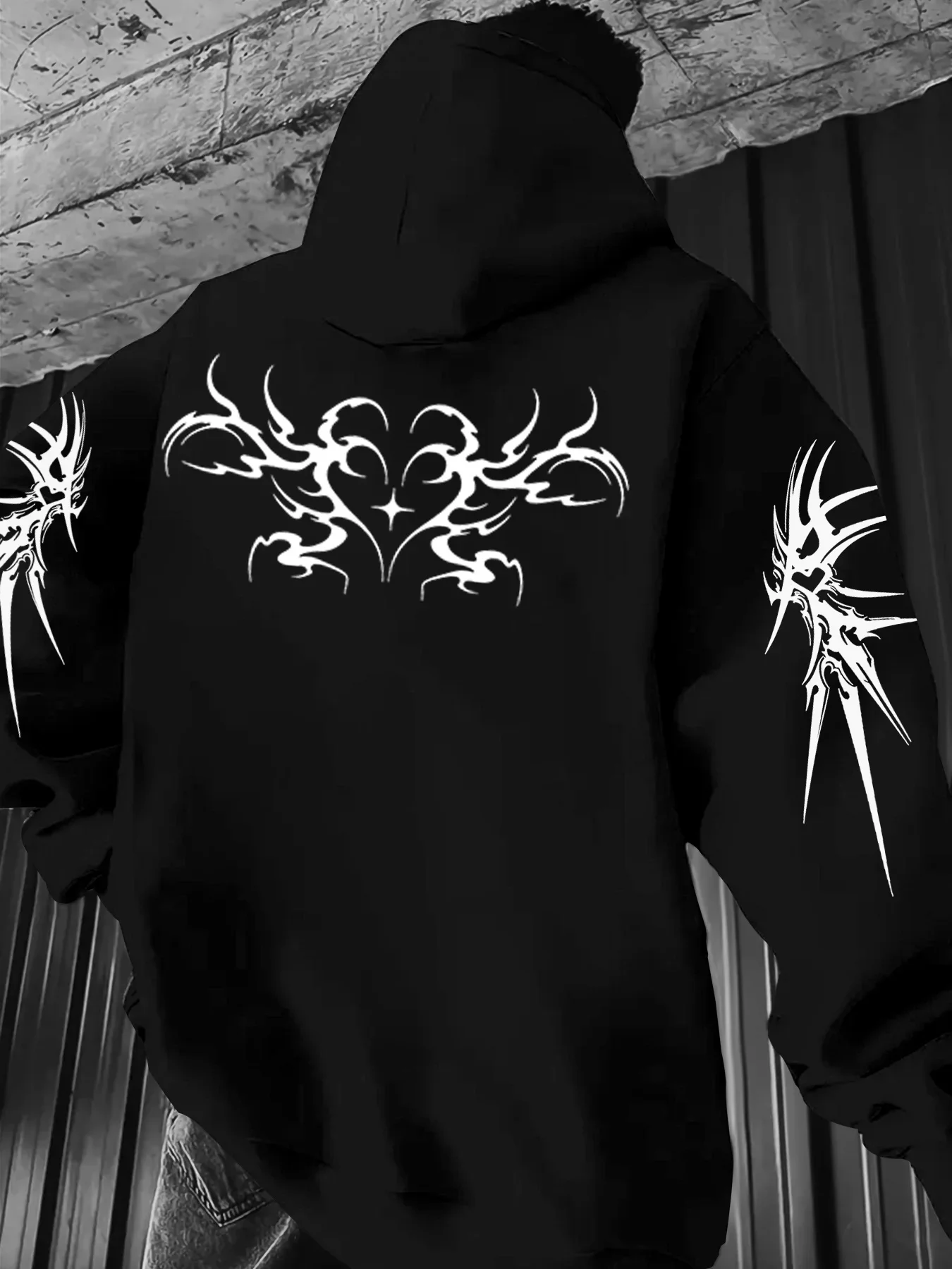 Men Back & Sleeve Print Hoodie Abstract Tribal Thorn Totem Graphic Pullover Sweatshirt Y2K Gothic Streetwear Loose Hooded Tops