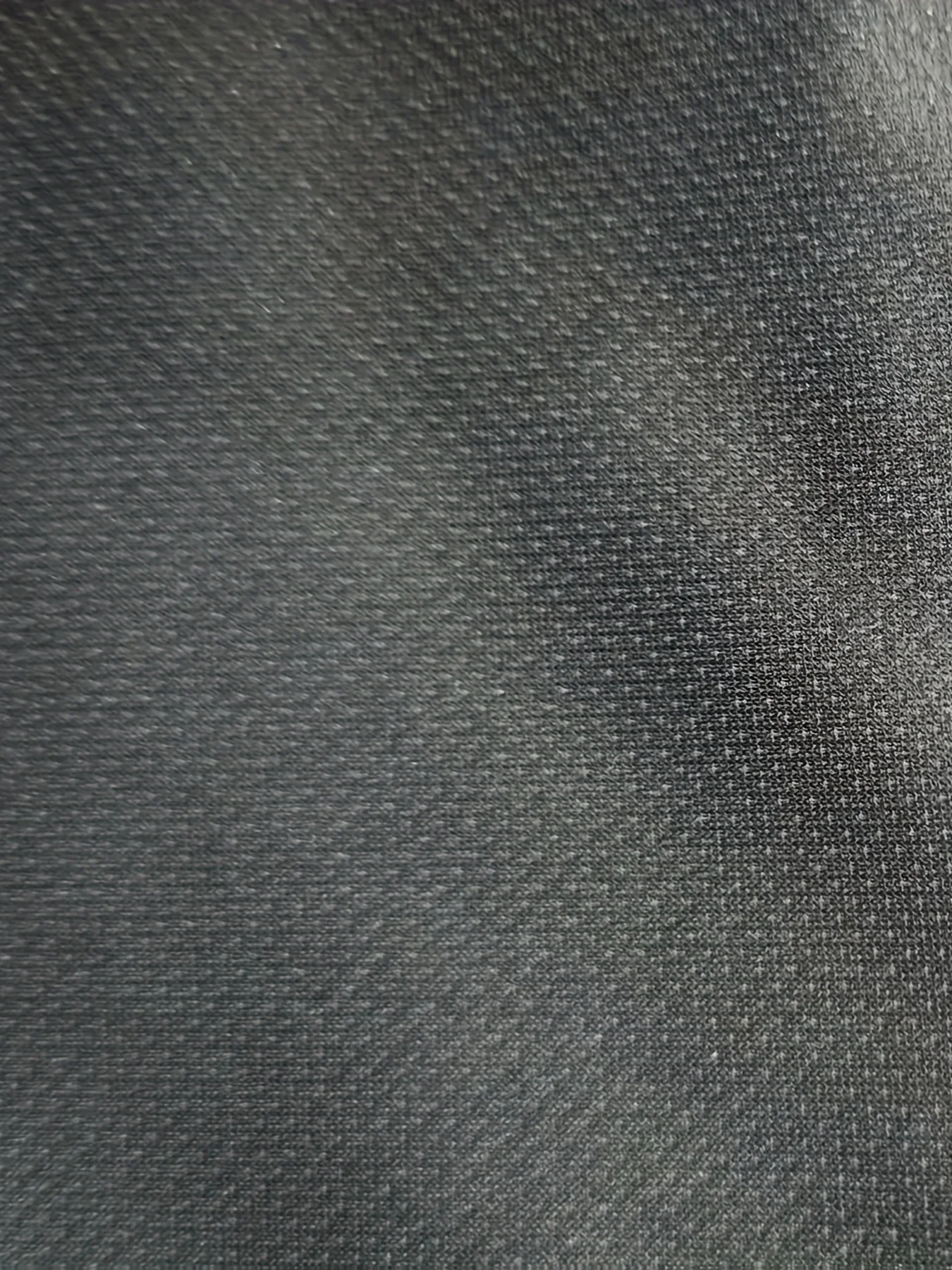 تي شيرت رجالي برسومات ميلان إيطالية مريح قابل للتمدد ورقبة دائرية أسود مع علم إيطالي وطباعة "ميلانو إيطاليا".