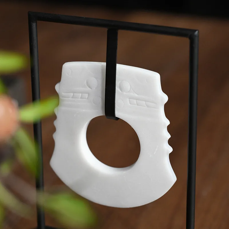 New Chinese resin, white jade bi, axe, safety buckle ornament, hotel villa entrance TV cabinet, home decoration