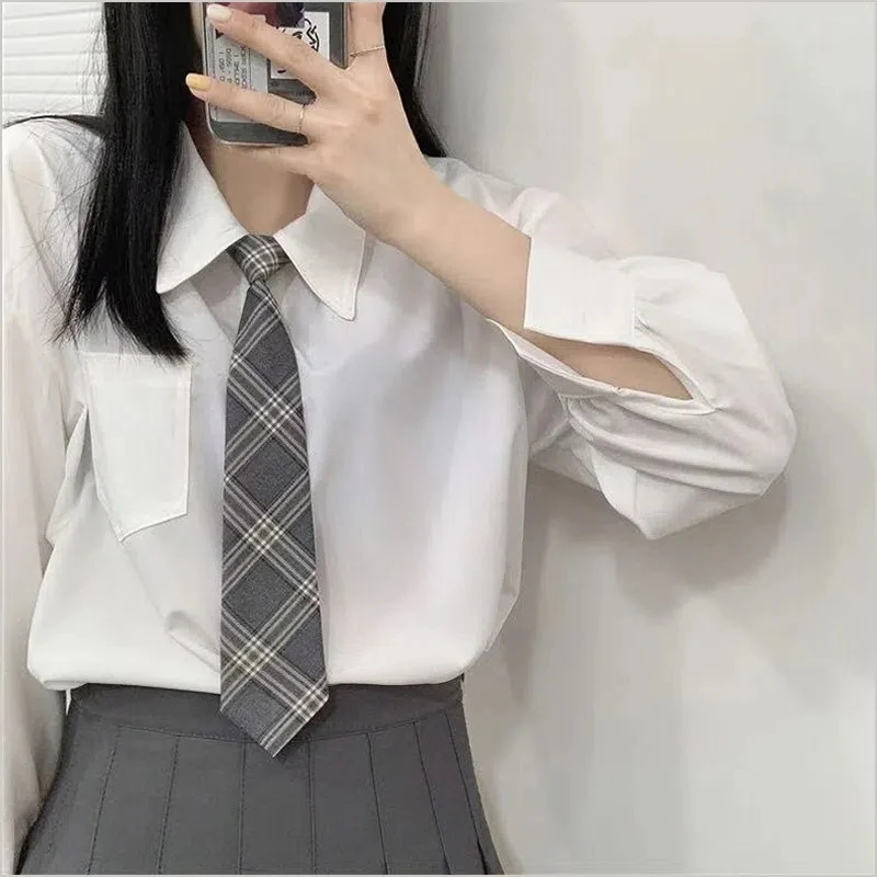 

Весенний новый корейский студенческий комплект в стиле JK: белая рубашка с длинным рукавом, женская, дизайн 2023 года, с эффектом утонченности, простой и элегантный.