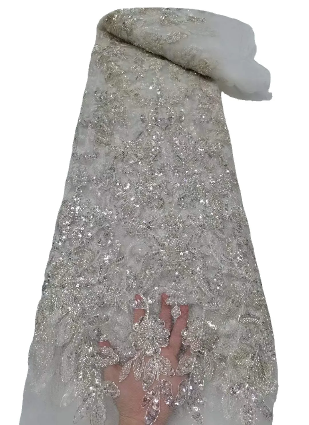 Abito da sera su misura con paillettes Accessori in cristallo Abito da sposa in rete Tessuto floreale Materiale con diamanti ricamati con perline