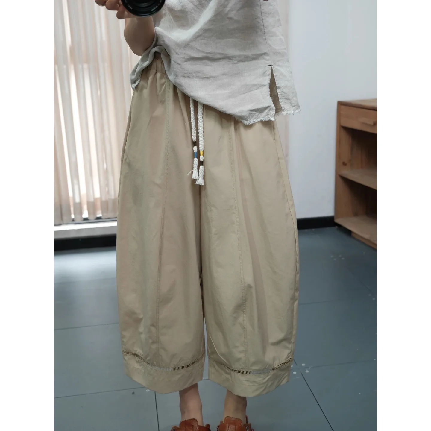 

Брюки с эффектом похудения, повседневные, из девяти частей, однотонные, с вырезами, на шнурке, в корейском стиле, художественные, с вырезами, повседневные.