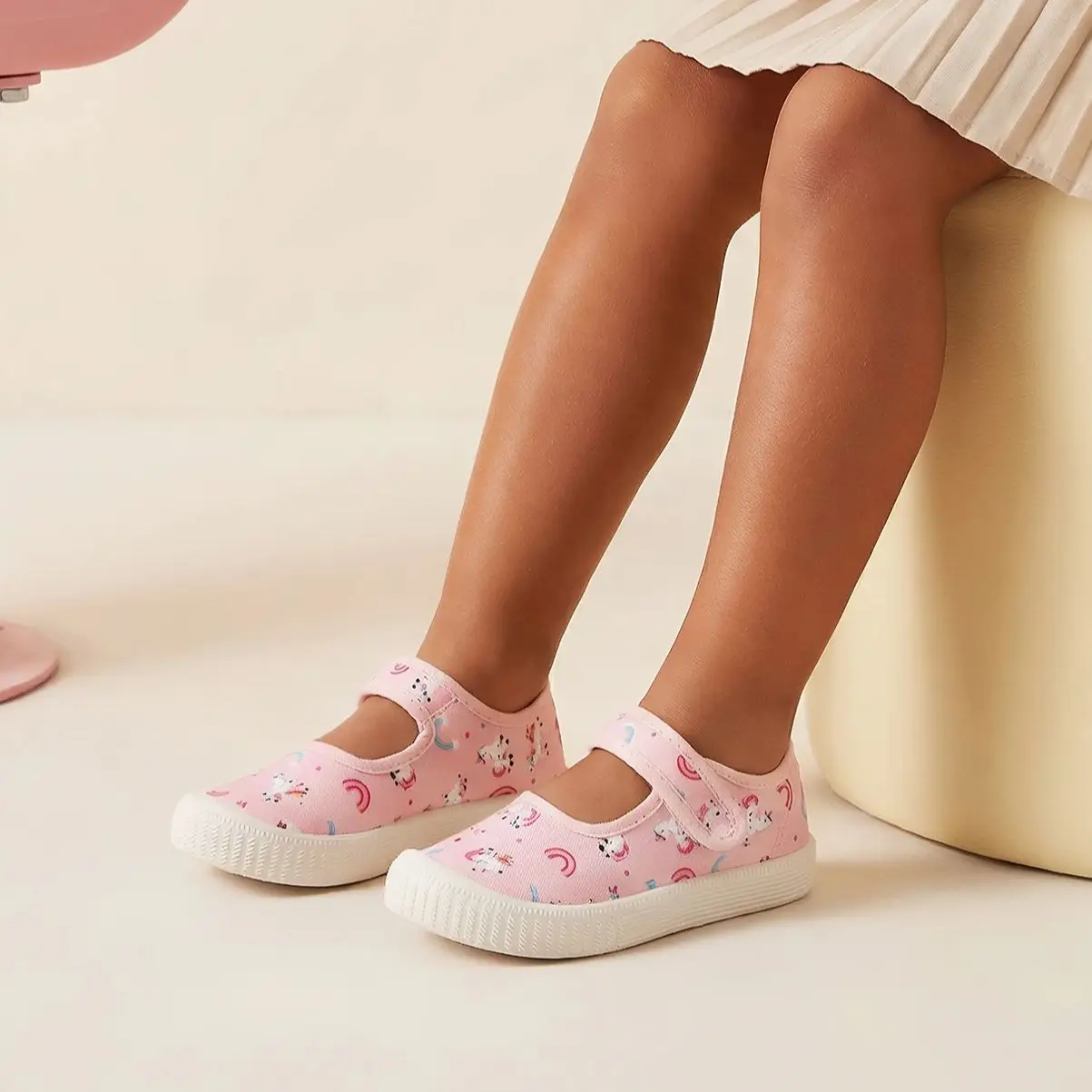 Girls fashionable casual sports shoes spring and summer soft sole suitable for indoor and outdoor kindergarten students