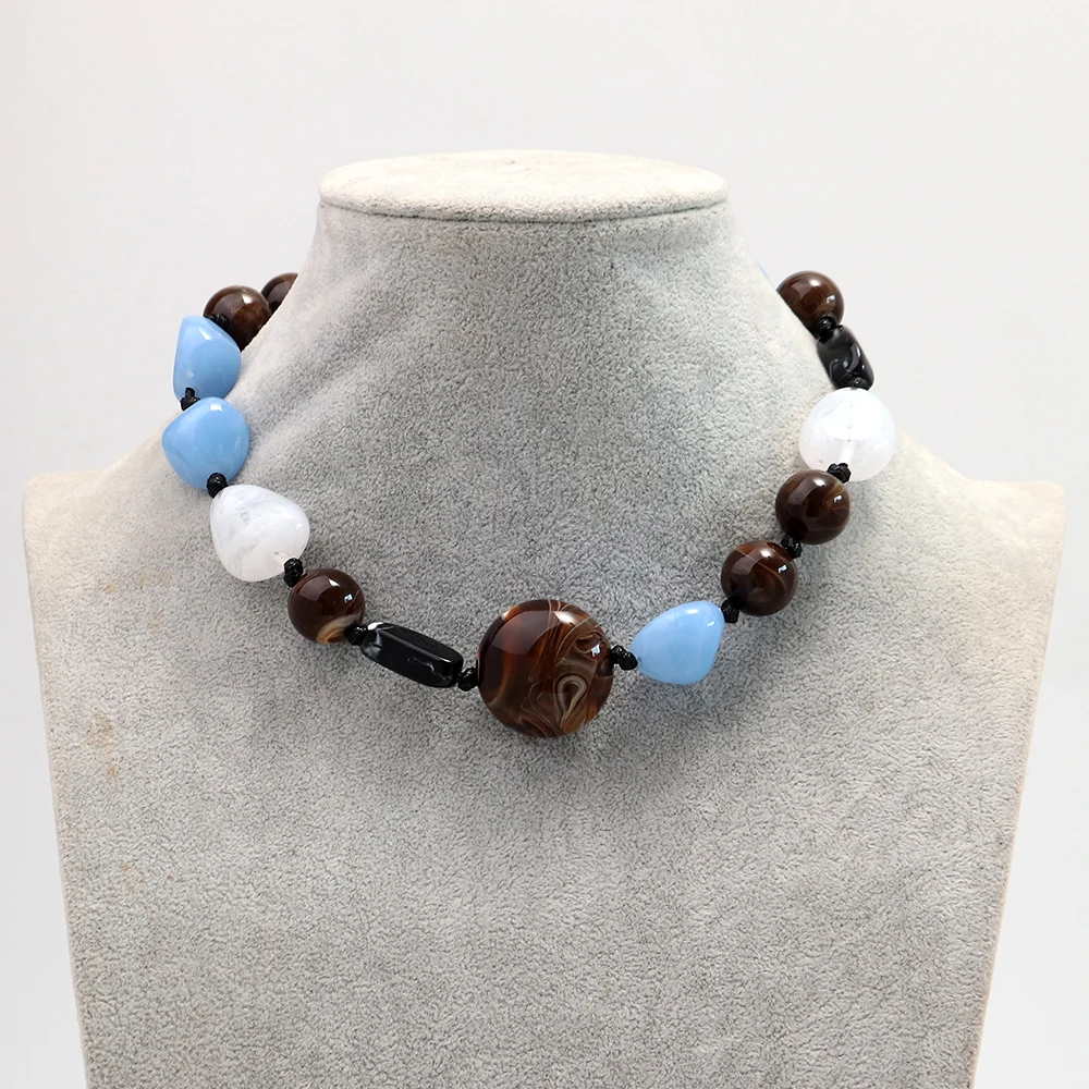 Modische Acryl-Halskette mit Unregelmäßigen Geometrischen Perlen, Neue Handgefertigte Geknotete Perlenkette, Trendiger Schmuck als Geschenk – Detail 7