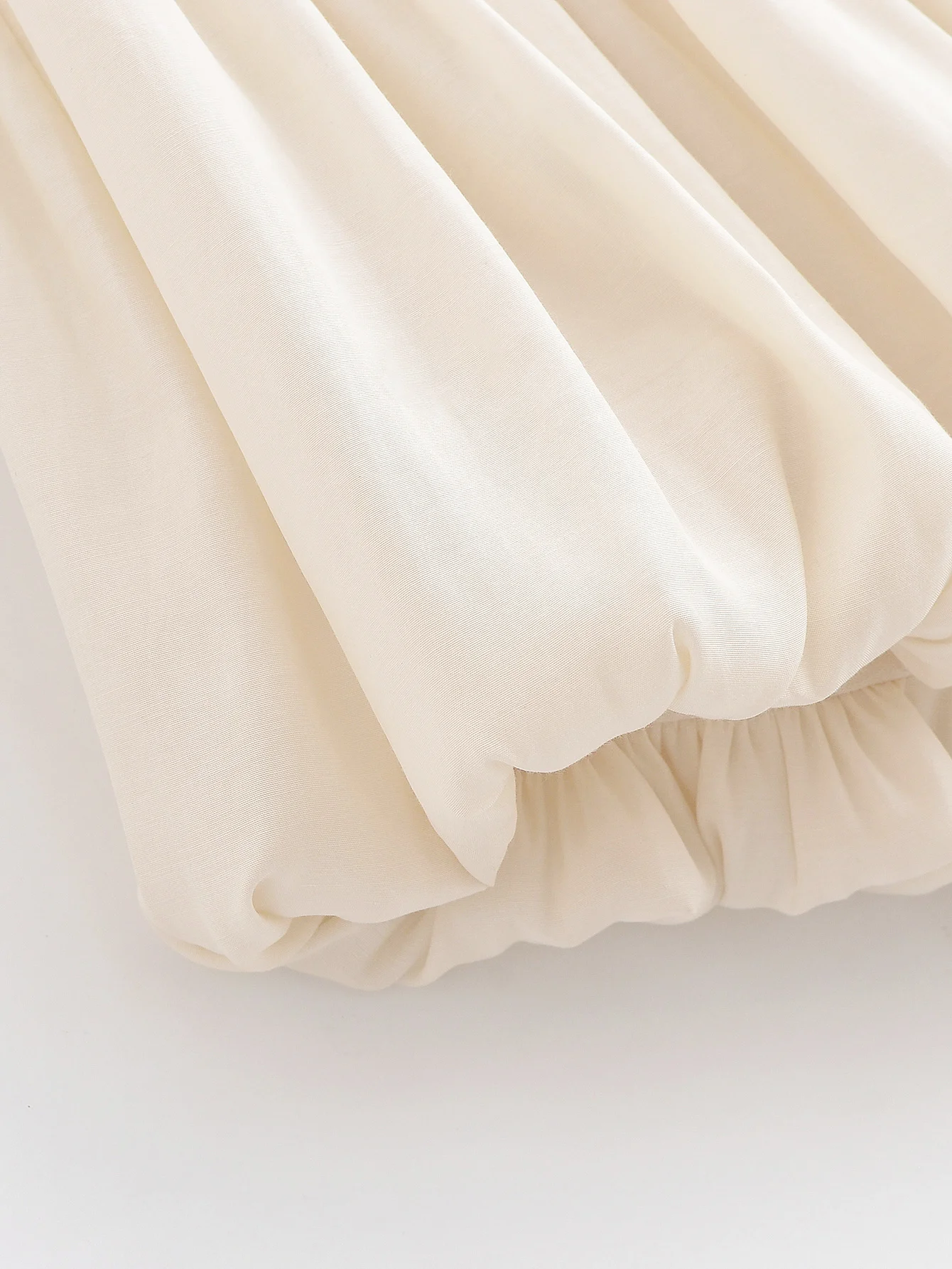 RARA2025 Nieuwe dames casual mode eenvoudige all-match ballonvormige gedrapeerde knop hoge taille minirokbroek