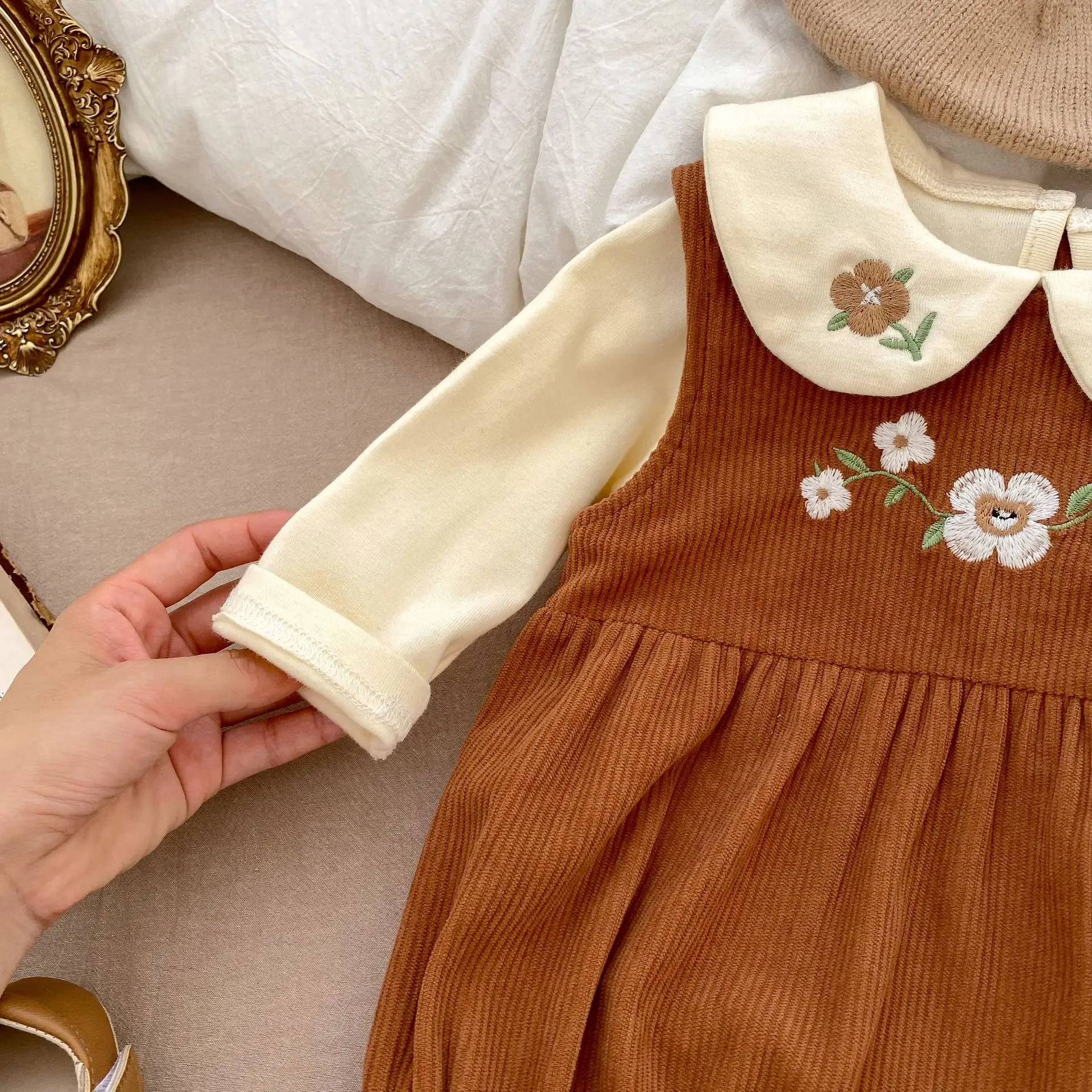 Baby Romper Girls Autumn Clothes Sweet Cute Simple Corduroy Embroidered Suspenders Fashionable Sleeveless Triangle Jumpsuit