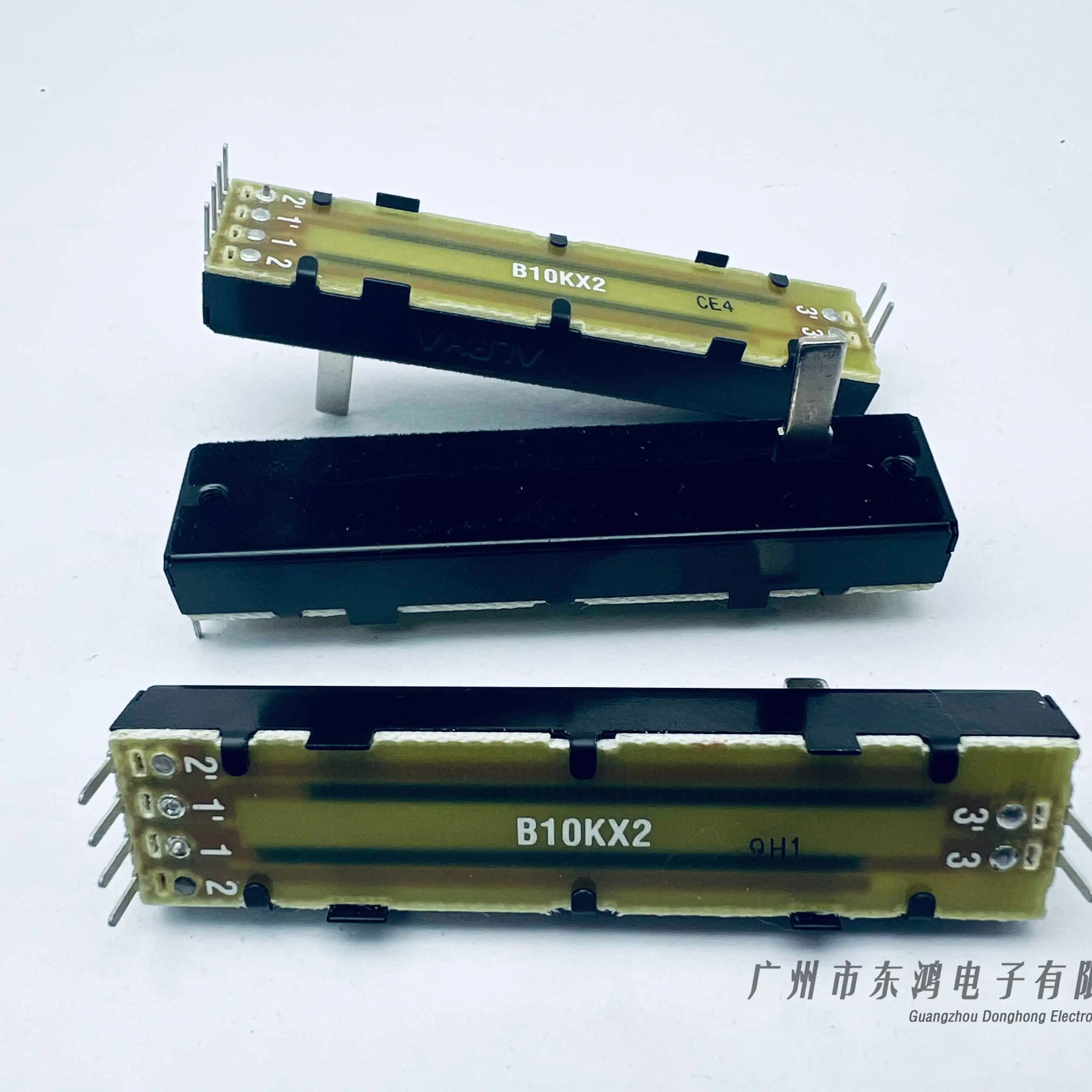 taiwan ALPHA 73MM straight slide belt, straight rod potentiometer, B10KX2, 15MM axis, inner foot, dustproof flannelette