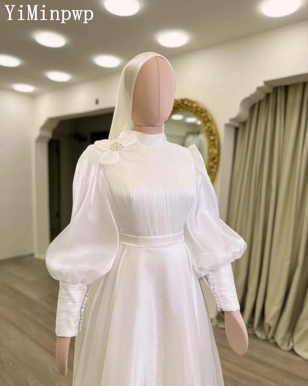 2025 Hijab 여성을위한 웨딩 드레스 신부 높은 칼라 긴 소매 라인 Pleats 3D 꽃 이슬람 신부 약혼 가운 맞춤