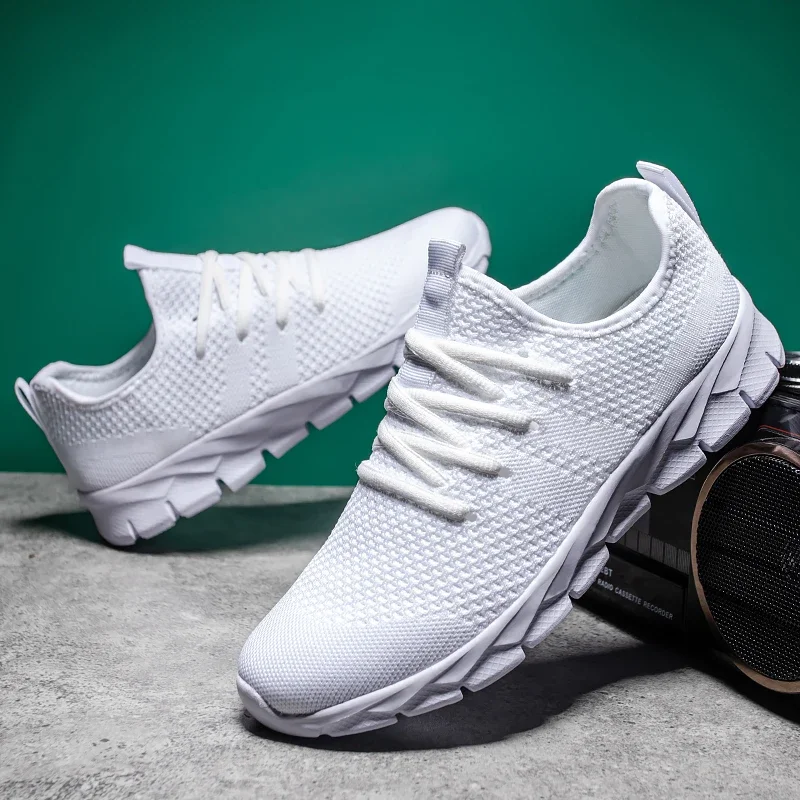 Men's shoes Four Seasons new plus size Flying weaving Lightweight Breathable Casual Sports Shoes Soft Sole Outdoor Running Shoes