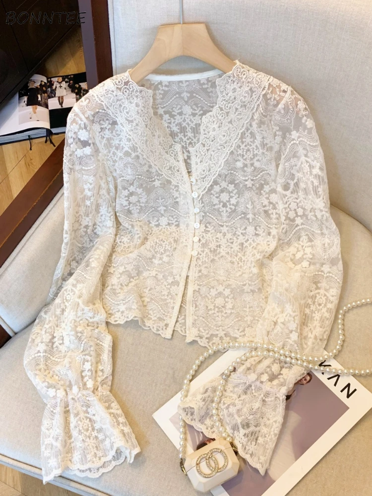 

Flare Sleeve Shirts Women Lace Korean Fashion All-match Vintage V-neck Sweet Sexy Girls Cropped Tops Classic Streetwear Daily