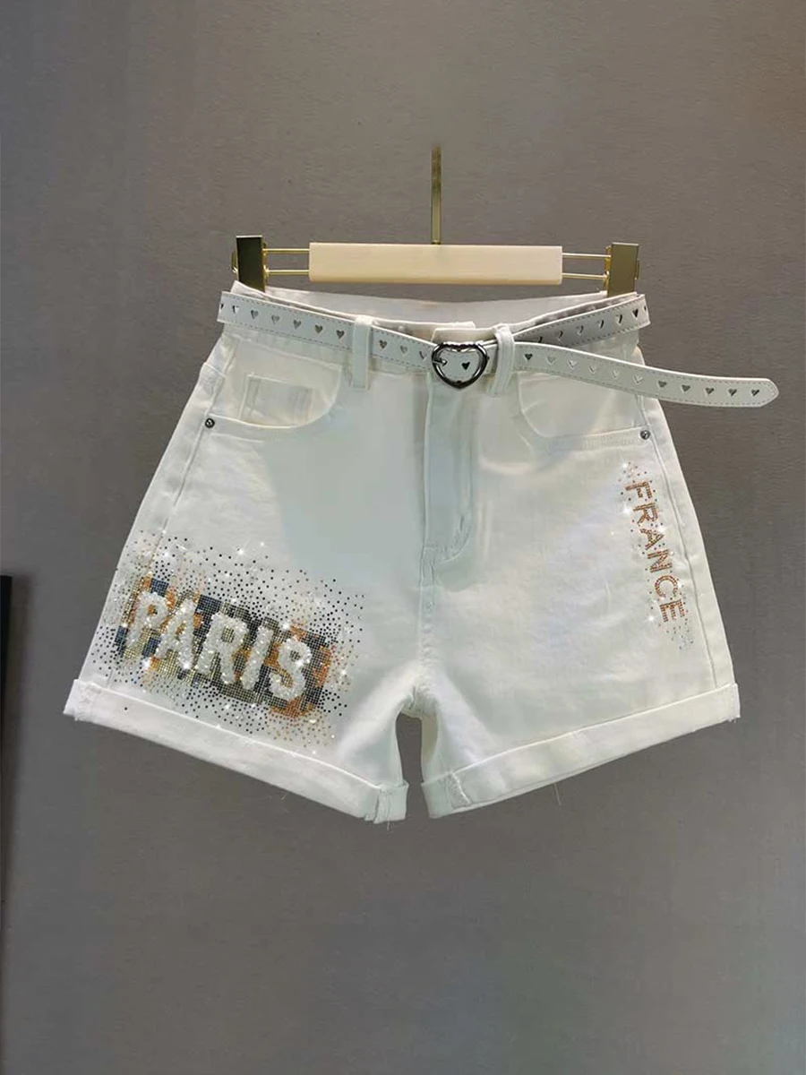 

Белые женские джинсовые шорты с высокой талией и широкими штанинами, летние, свободного кроя, утягивающие, в европейском стиле, с буквами и стразами, модные шорты-хотпэнты