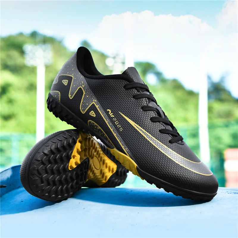 Professional New Men Soccer Shoes Unisex Breathable Sports Cleats Drop Shipping Football Boots Outdoor Ultralight Non-slip