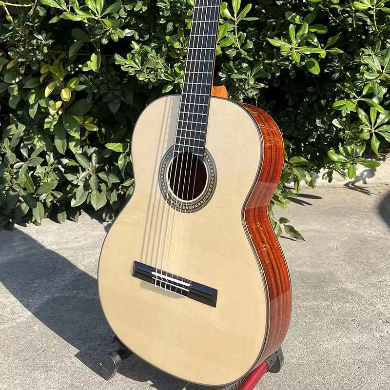 

Aiersi High Grade Outstanding Workmanship All Solid Vintage Classical Guitar with Cocobolo Material Back and Side