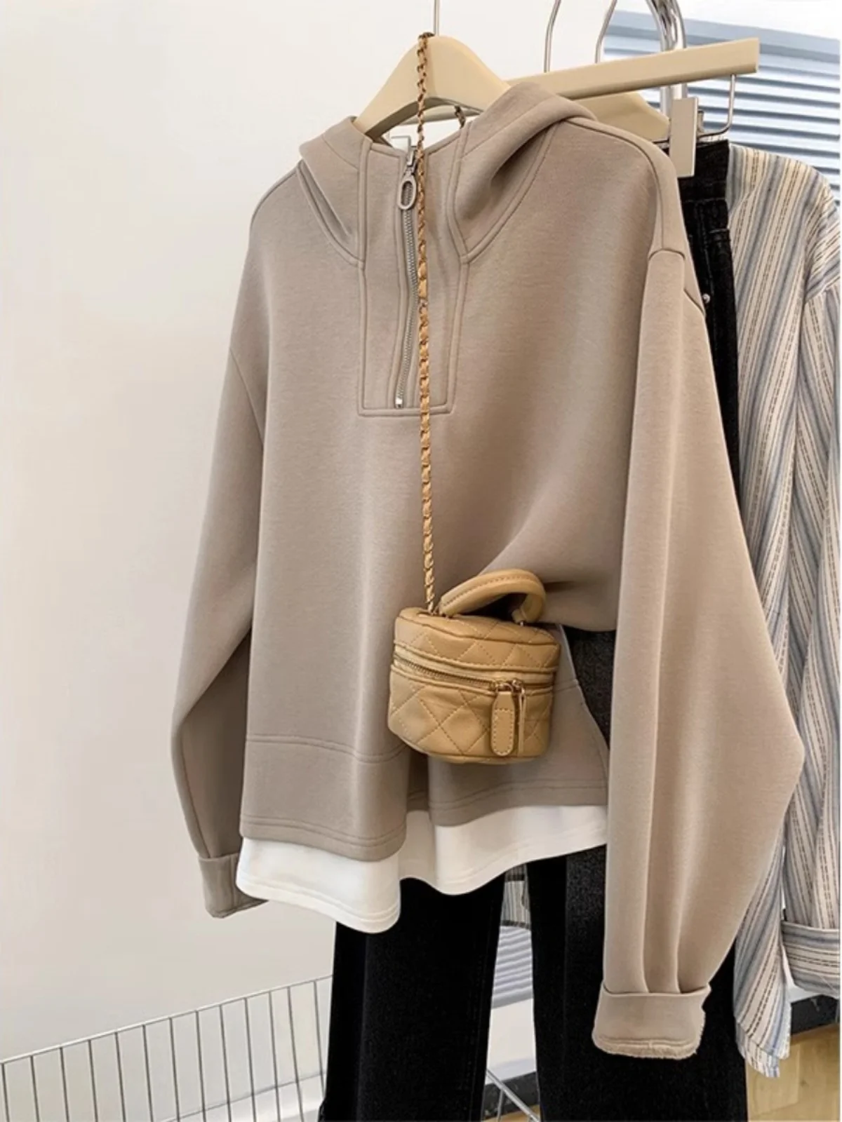 

Женская толстовка на молнии до середины груди, очень большого размера (до 1040 г), весенне-осенняя, свободного кроя, стройнящая, с длинным рукавом, в корейском стиле, для повседневной носки, ветрозащитная