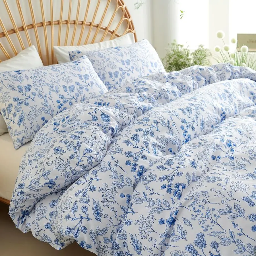 

Синий цветочный комплект постельного белья Queen Size в стиле коттеджкор: пододеяльник с ботаническим узором, 3 предмета, мягкий, дышащий, из микрофибры, в пасторальном стиле