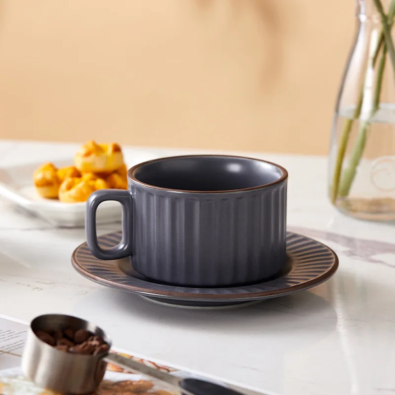 Conjunto de pires de xícara de café de cerâmica com colher Conjunto de xícara de chá criativa como presentes de aniversário Festival festas de inauguração