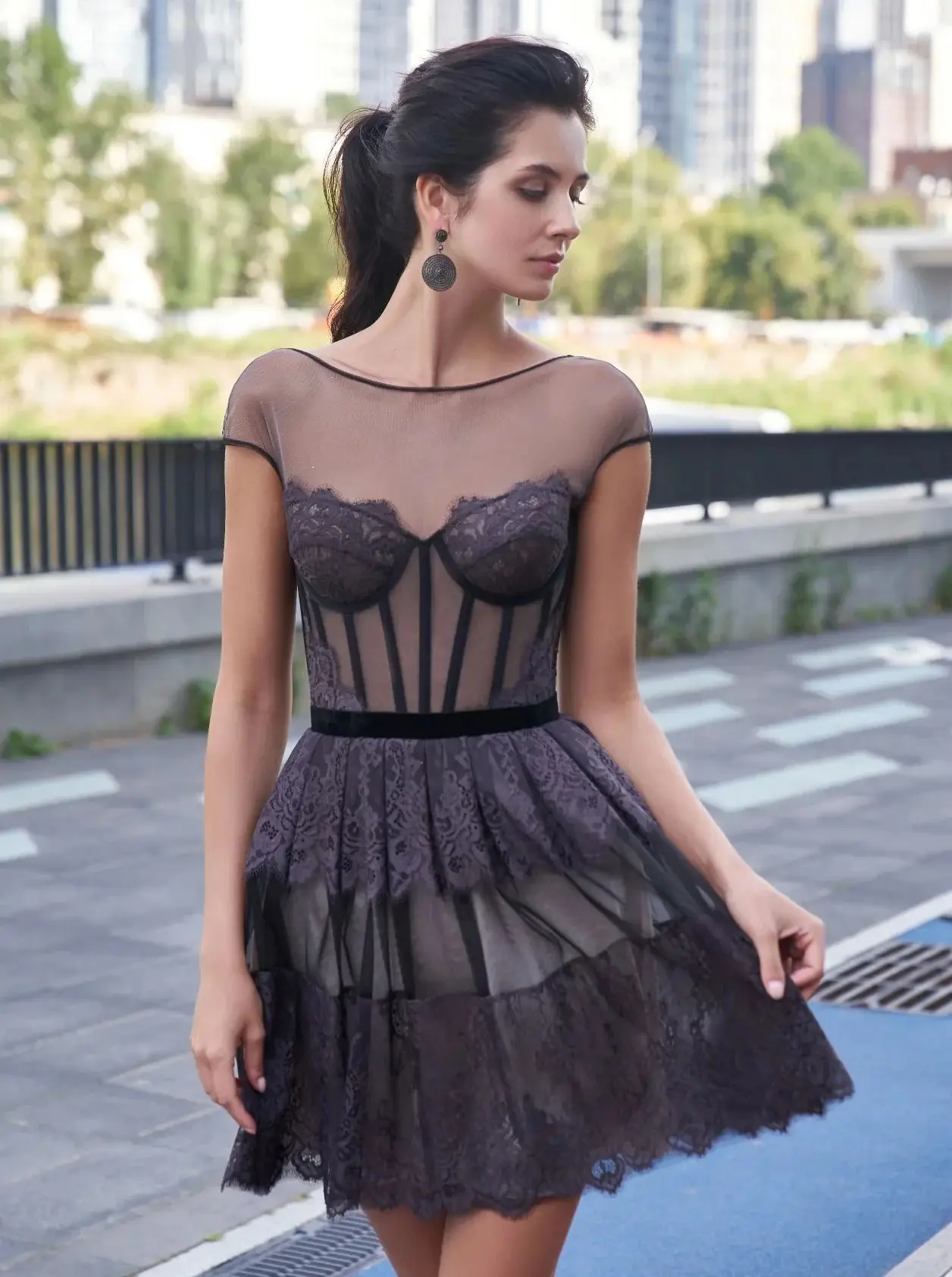 

Vintage Black Cocktail Dresses Charming Lace Sheer Neck Prom Gowns Custom Made Mini Celebrity Homecoming Party Dresses