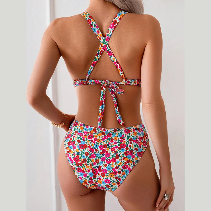High-end sexy bikini two-piece swimsuit for women, new style with straps, suitable for hot springs, beach-style print
