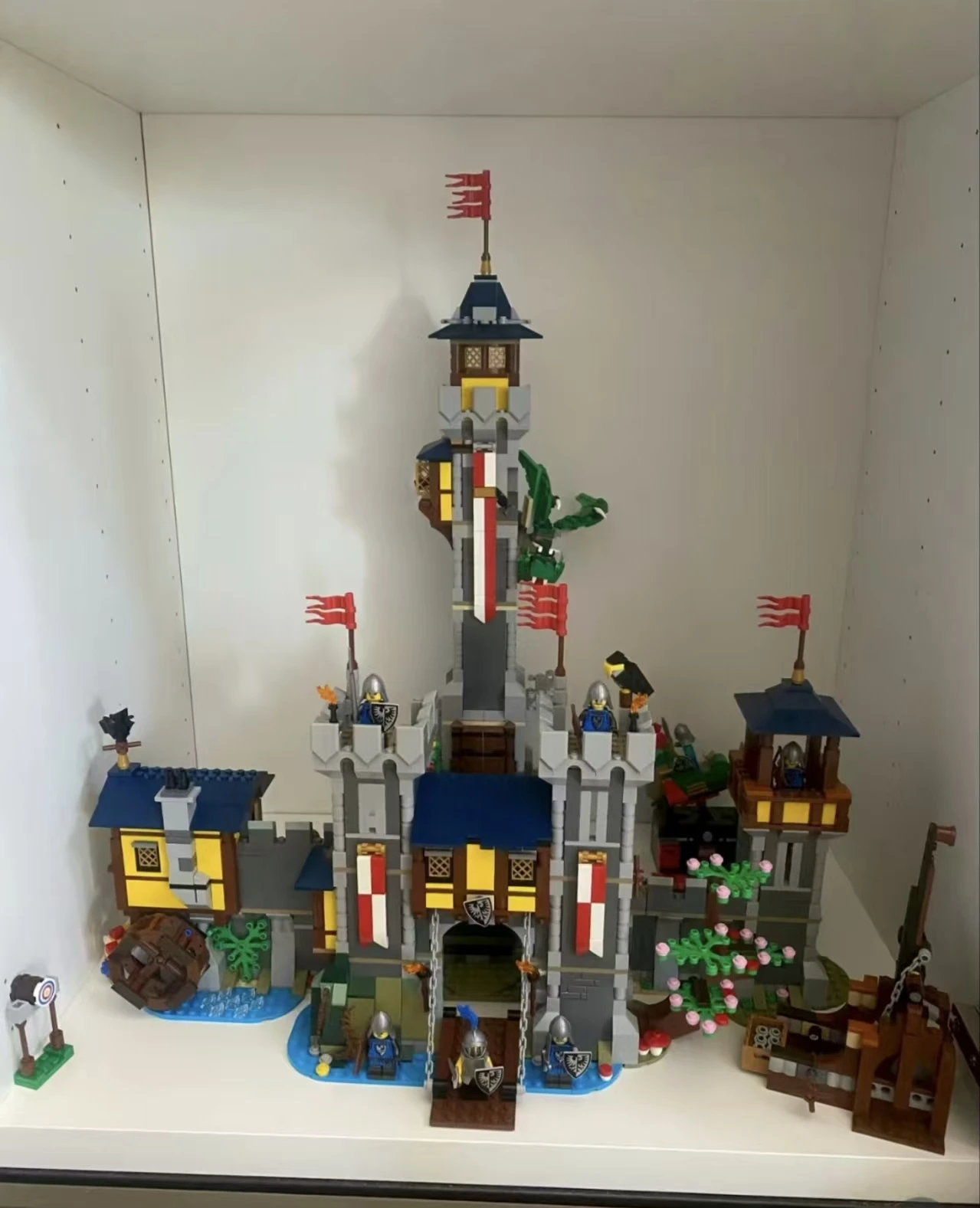 2025 جديد قلعة القرون الوسطى الهندسة المعمارية هدية عيد ميلاد مجموعة القلعة سلسلة متوافق مع 31120 اللبنات 1426 قطعة