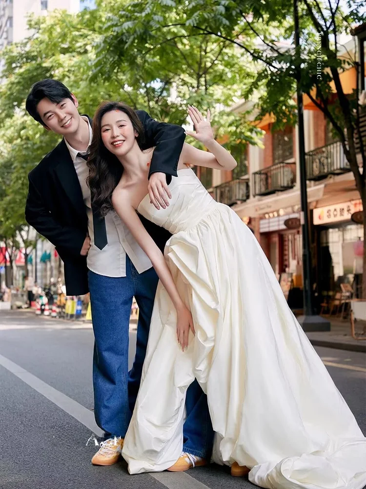 

Korean Style Denim Young Couple Fashionable Street Snap Wedding Dress Photography Clothing Shadow Studio New Arrival Creative...