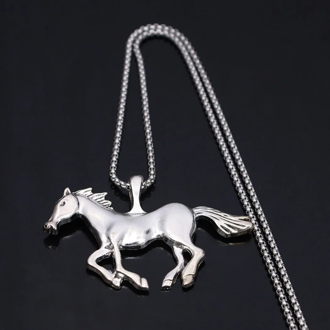 New style fashionable galloping horse pendant necklace, highly personalized and versatile for any occasion. Matching sports swea