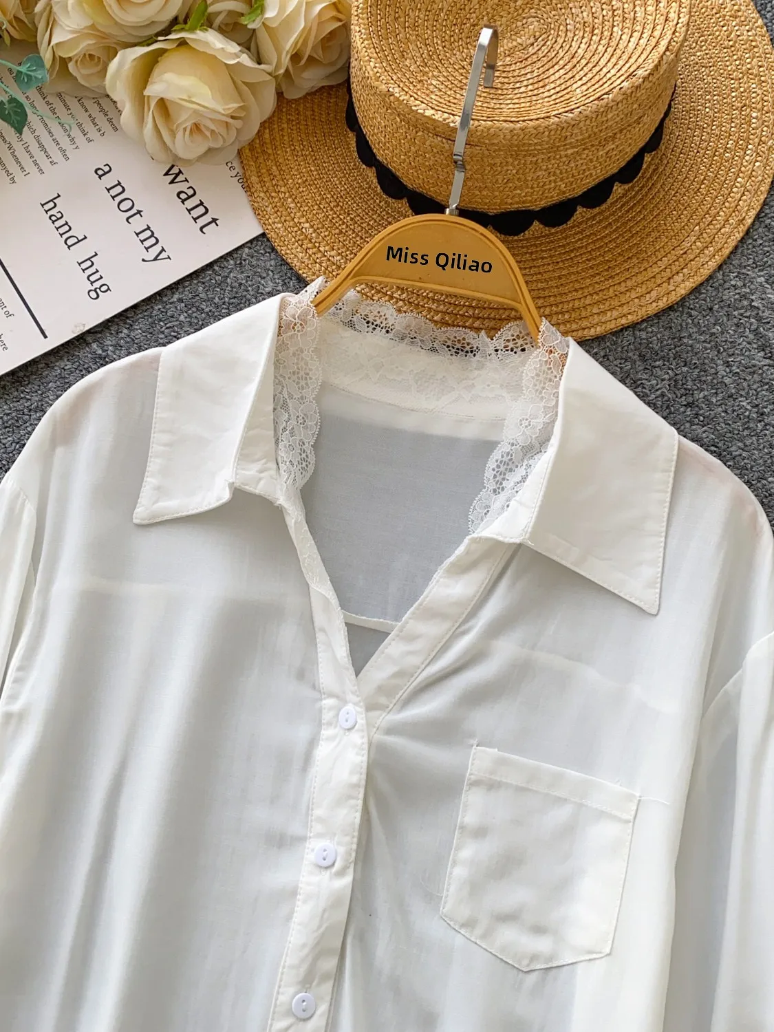 Koronkowa bluzka z długim rękawem, zapinana na jeden guzik, luźny krój, uniwersalna warstwa bazowa, styl koreański, idealna do pracy.