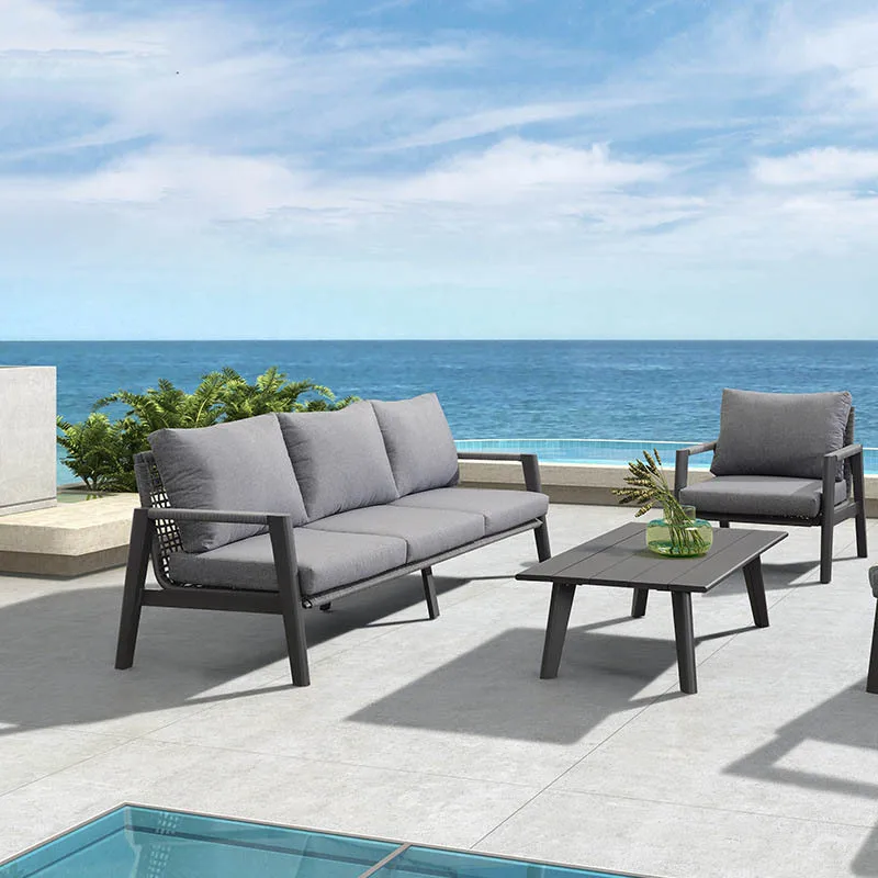 

Современный и прочный комплект садовой мебели для улицы: диван, обеденный стол и стулья из алюминия, подходит для использования в отелях.