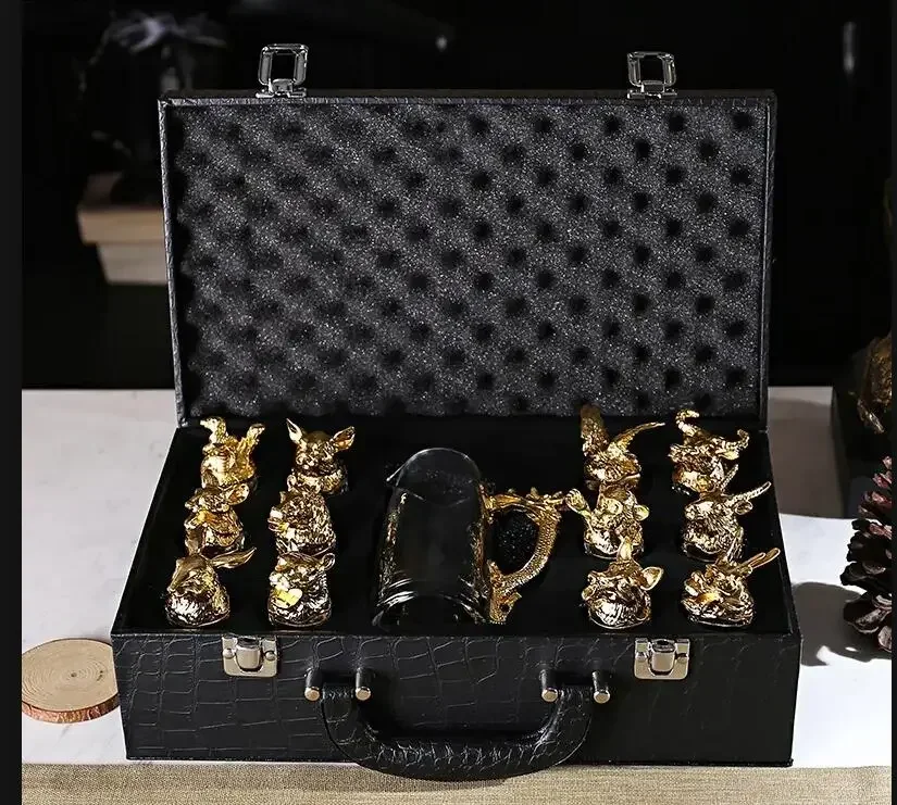 

Набор бокалов для вина с двенадцатью зодиака, маленькие бытовые бокалы для вина, набедренные колбы, китайская имитация европейской посуды для напитков, изысканный подарок