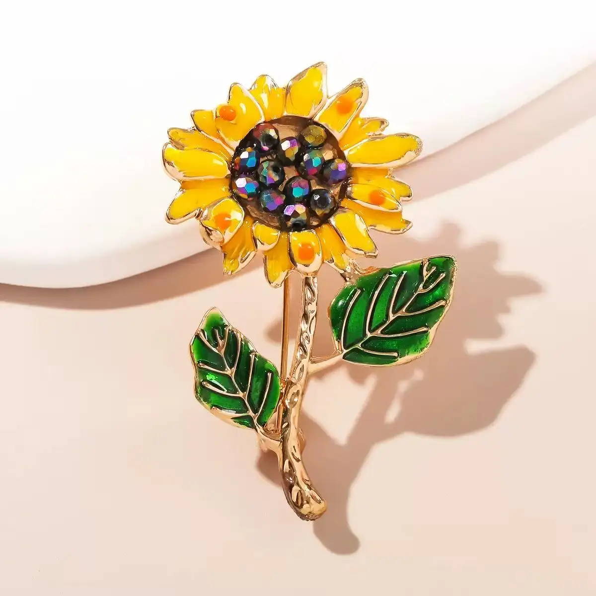 Broches de girasoles con diamantes de imitación a la moda para mujer, alfileres de plantas esmaltados Unisex, insignias, mochila para fiesta de oficina, regalos, accesorios de joyería