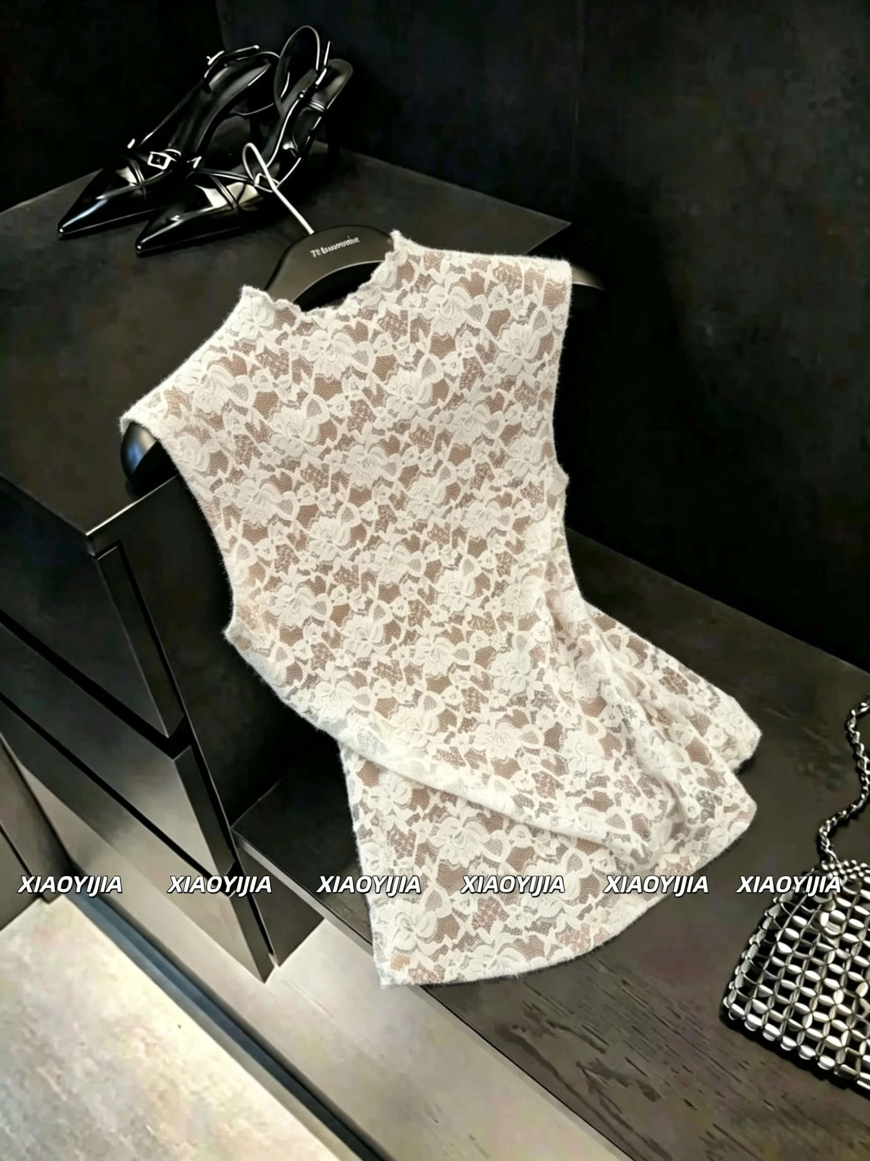 

High-End Lace Embroidery Sleeveless Vest Women's Summer Slim Fit Top Versatile Style Waist-Cinching Cotton Blend Casual Wear
