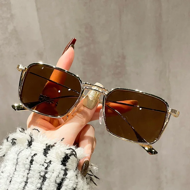 

Designer Retro Double Bridges Sunglasses For Men Women Luxury Brand Metal Rectangle Eyeglasses Vintage Punk Outdoor Accessory