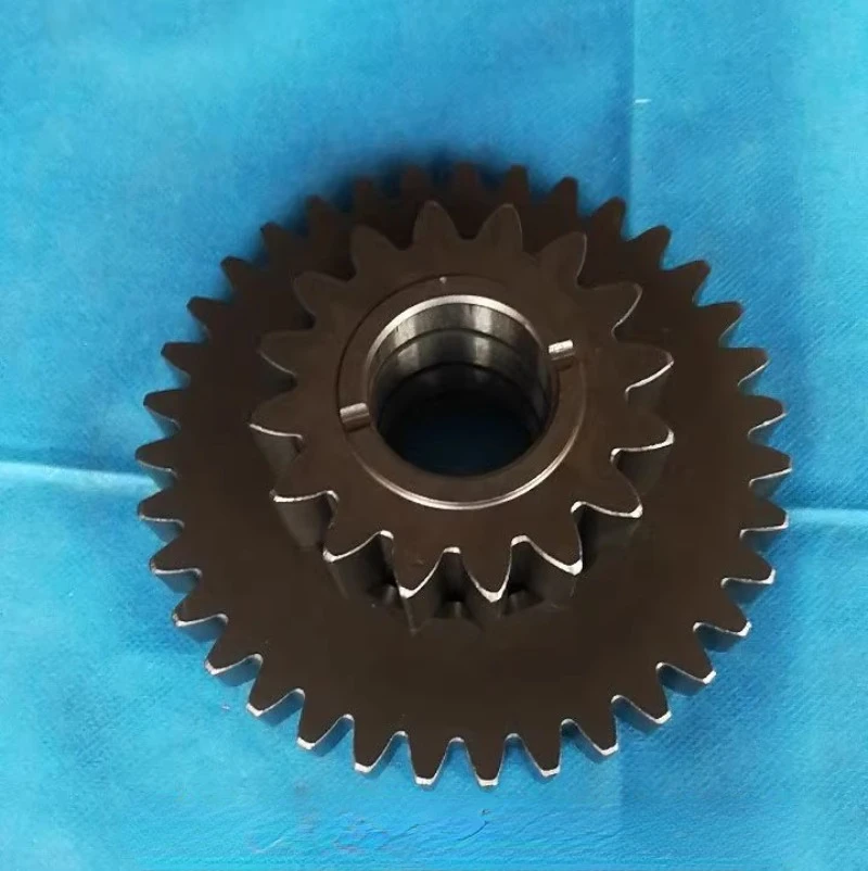 Applicable to Jiubaotian 488 588 I IG 688 Harvester Intermediate Shaft of Gearbox Gear 16*35 Double Gear