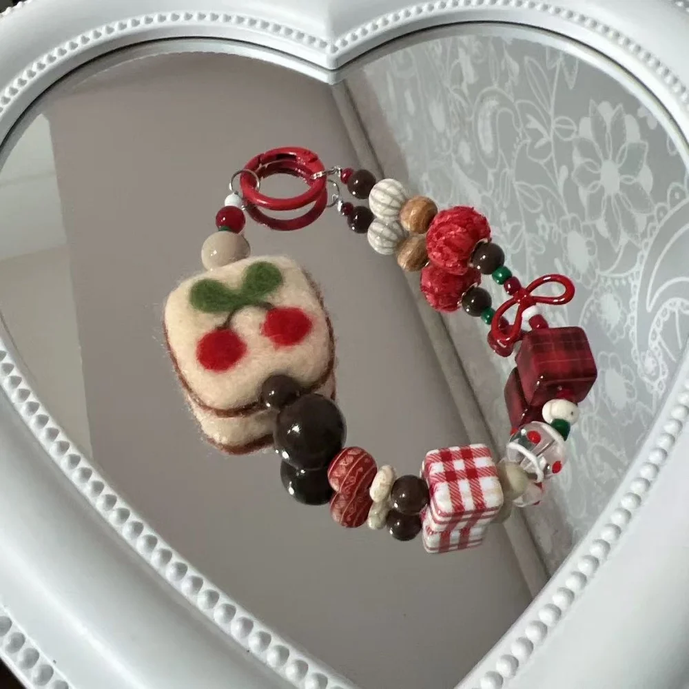 

[Lw] Love to eat small cherry chain handmade wool felt beaded chain universal pendant autumn and winter pendant key