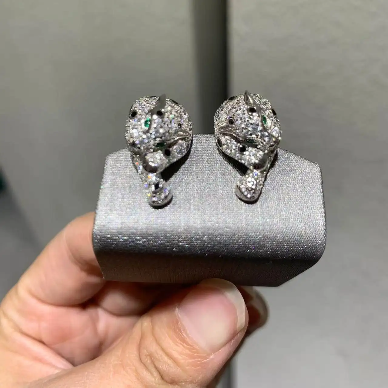 

Классическая серьга-клипса с головой леопарда, из серебра 925 пробы с кубическим цирконием, унисекс, ювелирное изделие, для мужчин и женщин.