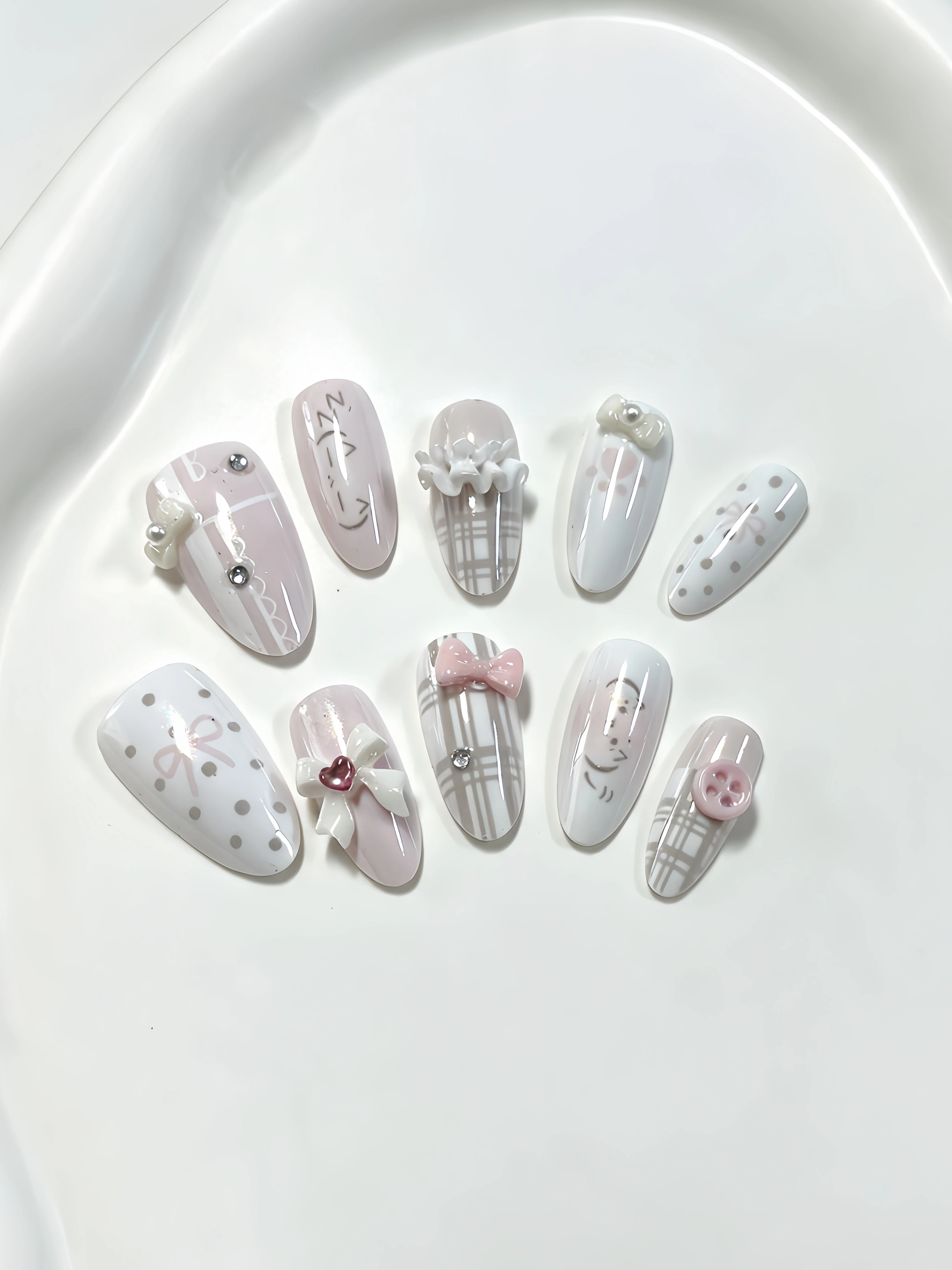 10-Piece Almond-Shaped Press-On Nails, French-Style Fake Nails with Polka Dots and Heart-Shaped Rhinestones, Sweet and Delicate Press-On Nails, Milky White and Light Gray Plaid Nail Art Set