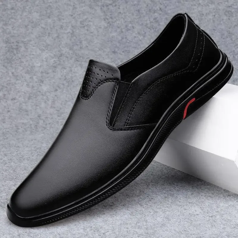 Scarpe in pelle da uomo 2024 nuovi mocassini alla moda fondo morbido Business Casual in pelle coccodrillo