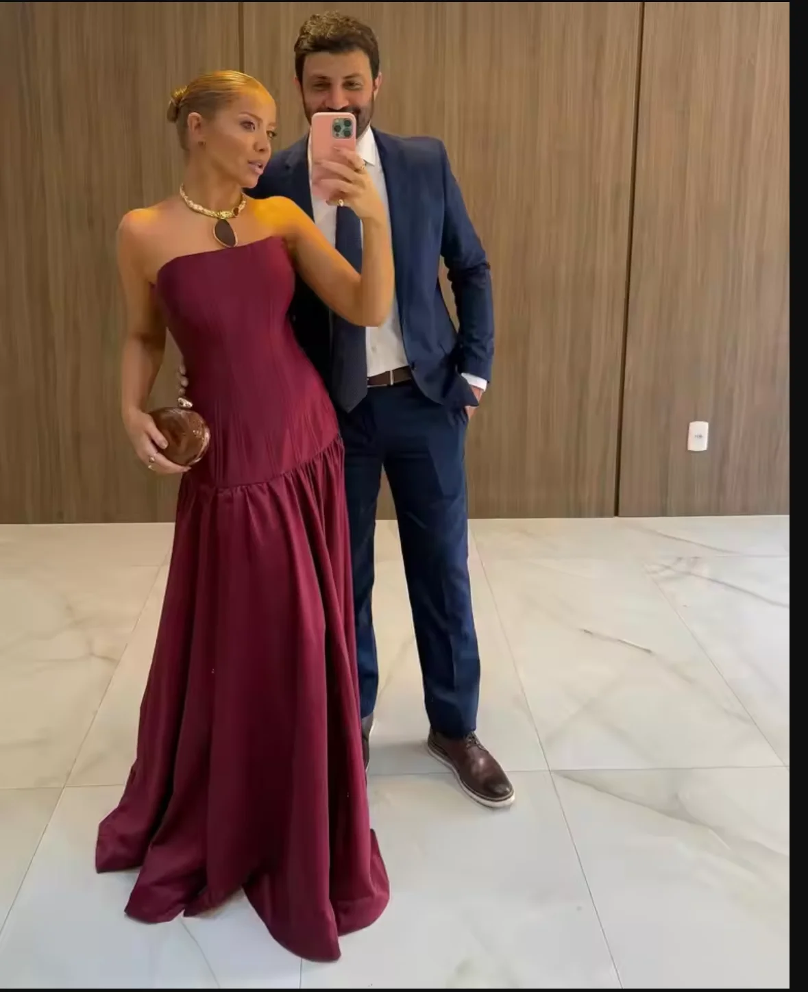 カスタマイズされたストラップレスノースリーブプロムドレスシースムスリムイブニングドレスパーティーイブニングドレスフロアレングス特別な機会のガウン