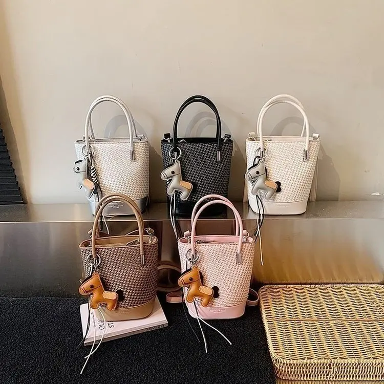 

2026 New Niche Luxury Women's Bucket Bag, Woven Texture, Elegant Shoulder Crossbody Tote Bag