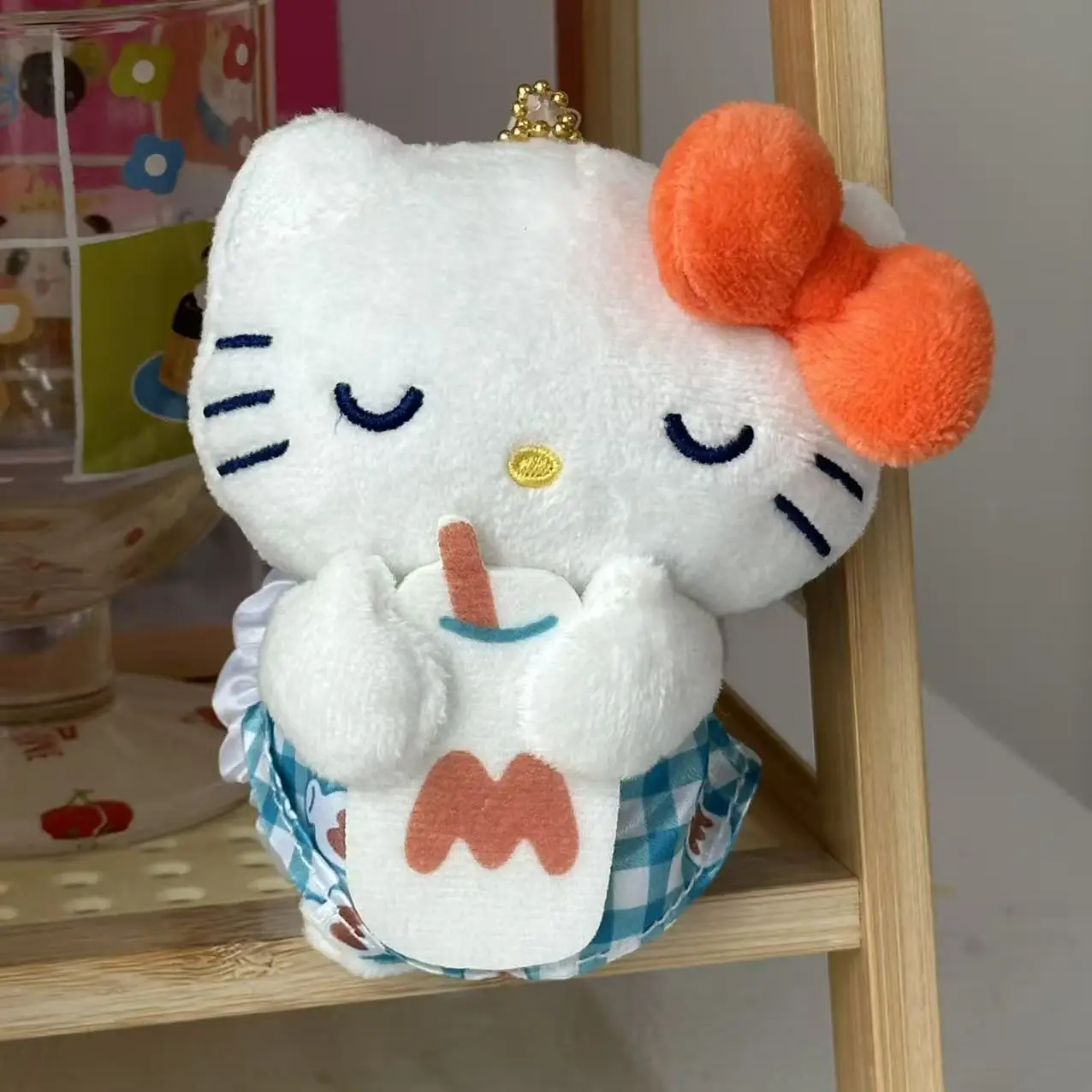 พวงกุญแจตุ๊กตา Hello Kitty รุ่น Illustrator  กระเป๋าเป้ตุ๊กตาแฟชั่นสุดฮิต ของขวัญน่ารักสไตล์สาวหวาน
