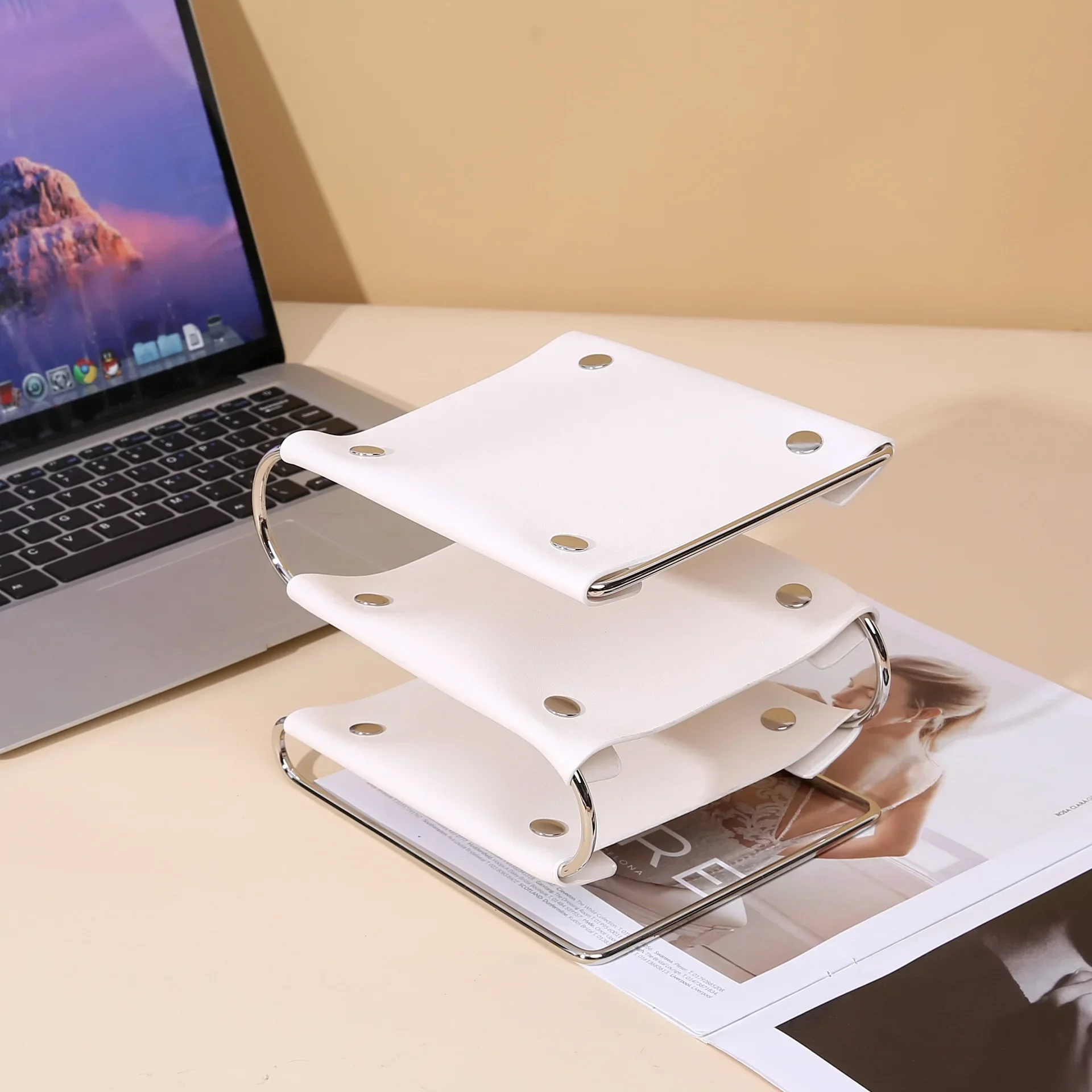 

Storage Rack Scandinavian Iron Desktop Storage Box Multi-layer Leather Iron Shelf Tray Entrance Key Holder Photo Props