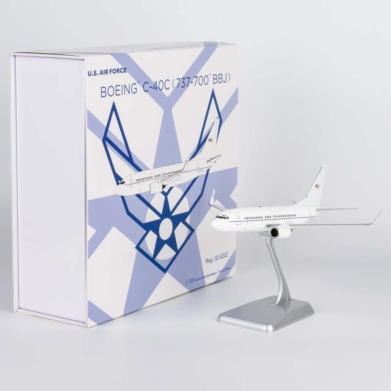 

05009 Коллекционный самолет из сплава в подарок, модель NG 1:200 США — Air Force Boeing C-40C (737-700 BBJ), литая под давлением модель самолета 02-0202
