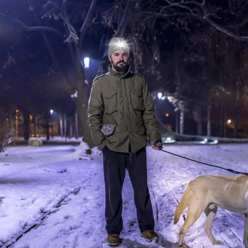 قبعة صغيرة مع ضوء للرجال والنساء، قبعة صغيرة لاسلكية LED للجنسين مع سماعة رأس للرجال والنساء والمشي والتخييم والمشي لمسافات طويلة